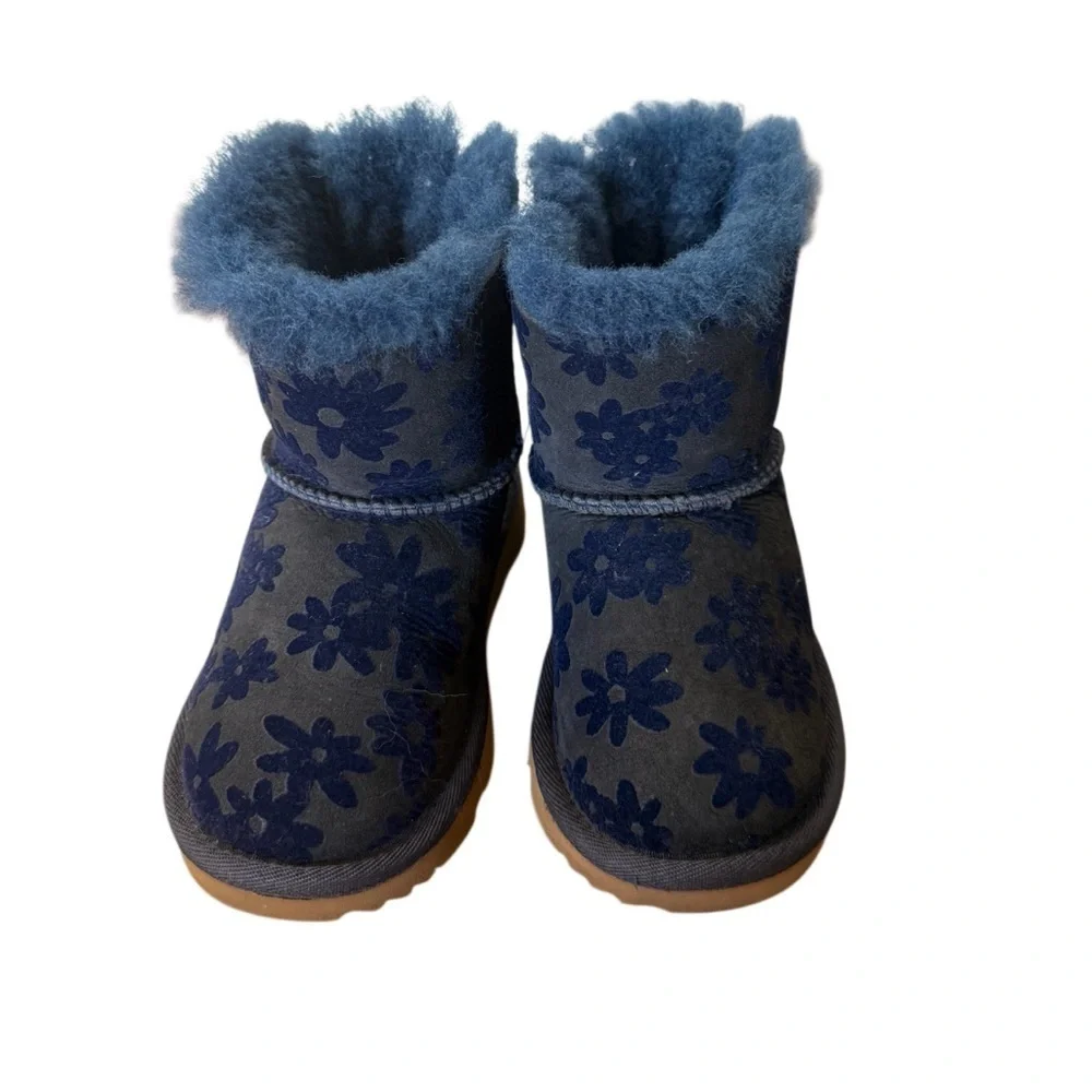 Ugg Navy Blue Bailey Bow Flower Shearling Boots-Size 9 NWOT